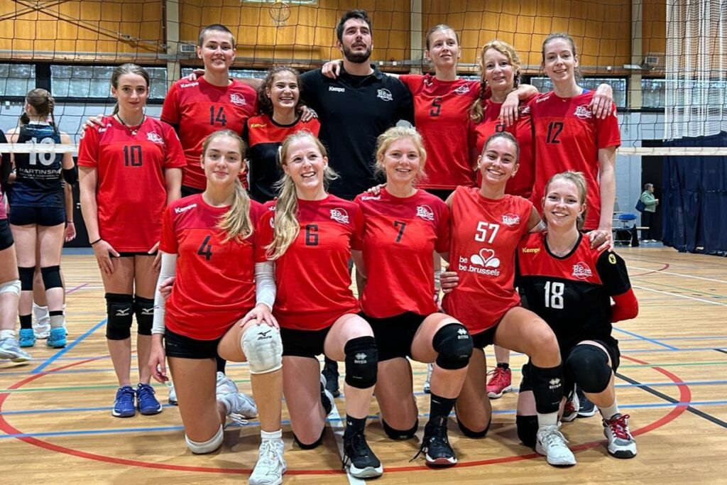 Photo d'équipe de notre P3D entraînée par Pauline et Johan - P3D volleyball à BEVC